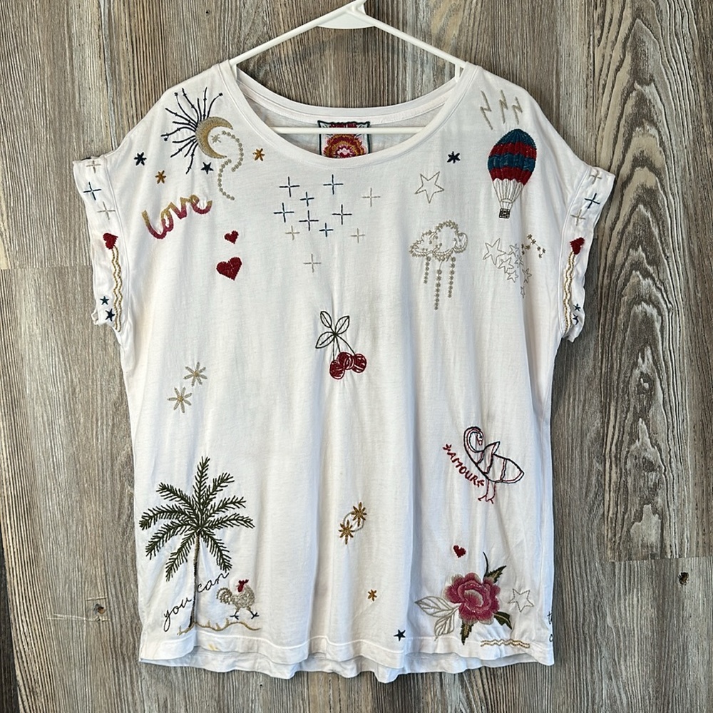 Johnny Was white tee with embroidery, L